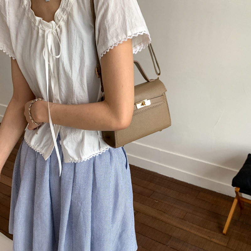 设计感高级花生迷你小包包女新款气质链条少女时尚个性斜挎包