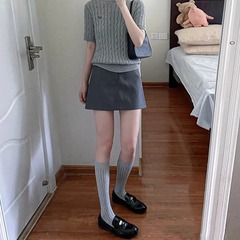 灰色のスーツのスカートの女性の夏の2025新型のハイウエストはやせています。