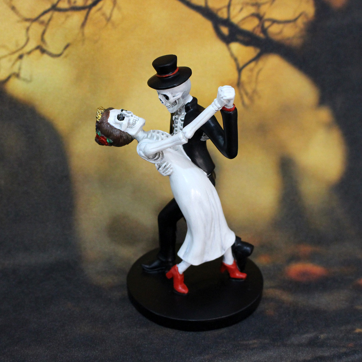  Ghost Festival Halloween Party Atmosphere Decorations Skull Lover Dance Doll Resin Ornaments Spot Batch