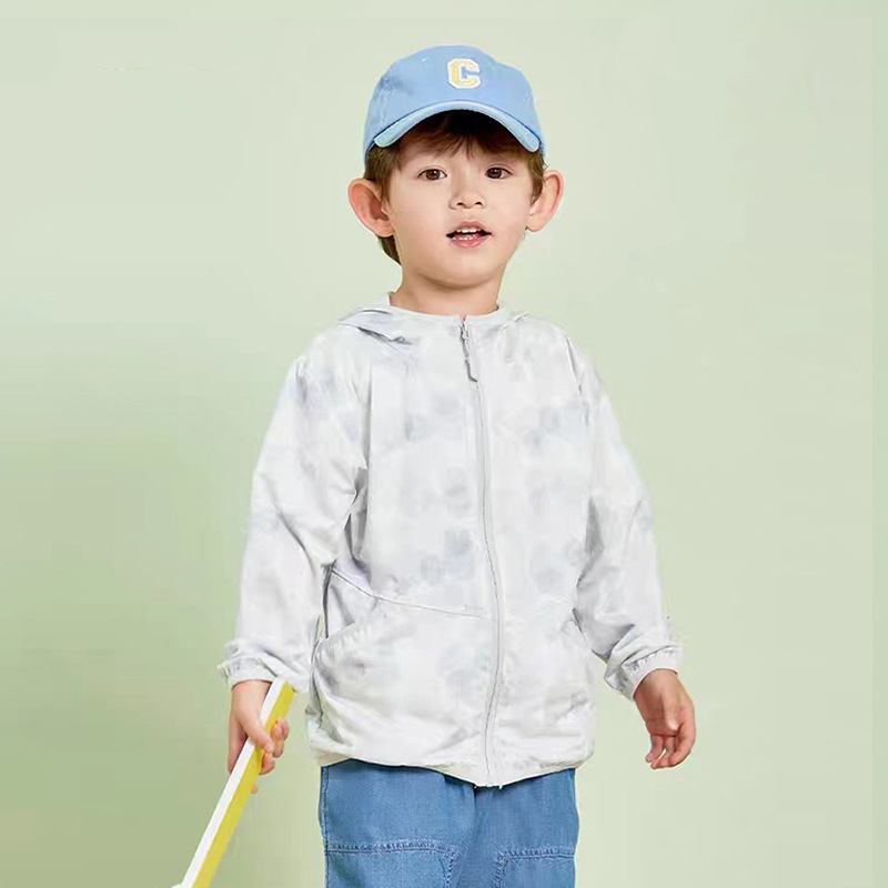 Verano nuevo tipo de ropa de protección solar infantil ligera y fría UPF50 + hielo anti-UV ropa de protección solar delgada para niños