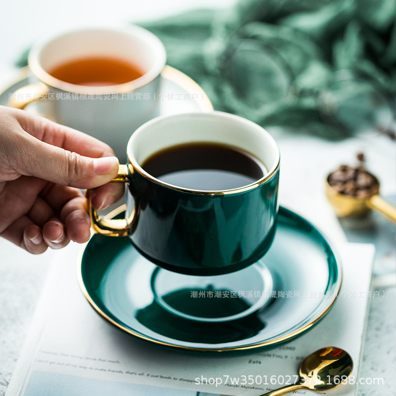 Juego de tazas y platillos de café de Phnom Penh de lujo pequeño de estilo europeo Oficina del hotel Juego de té de la tarde Taza de agua de cerámica Exquisito de alta gama