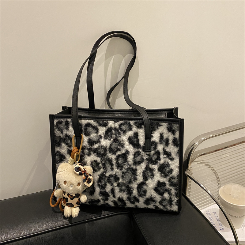 Leopardo tela de peluche bolso de mano para mujeres 2024 otoño nueva moda coreana moda bolso de hombro relajado bolso axilar
