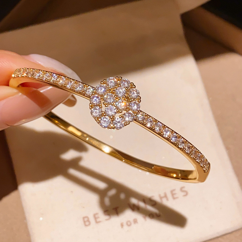 El temperamento francés arco de zircon pulsera de doble capa dulce ins pulsera de viento lujoso ligero de alto nivel sensación de joyas versátiles para mujeres