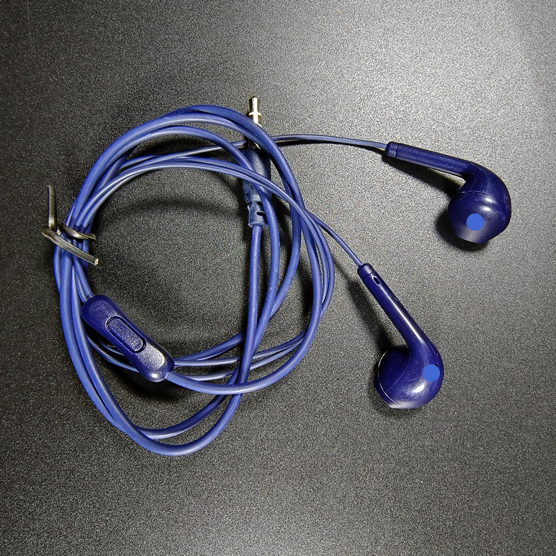 U19 música con cable y medio en el oído con graves pesados con control de cable de trigo, auriculares en bolsa, auriculares al por mayor