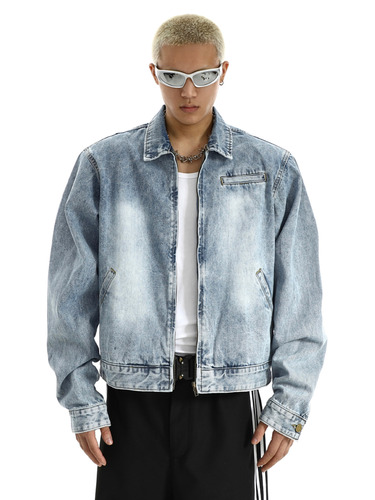 Elegant gradient water-wash padded shoulder zipper American retro denim jacket for men, new item with unique design sense.
