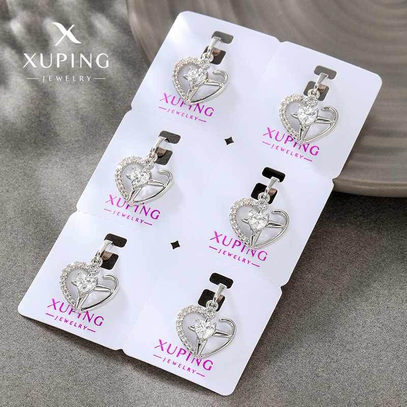 Xuping Commuter Love Collar Mujer Verano Diseño de nicho de lujo ligero Cadena de clavícula de moda de circón en forma de corazón de alta gama