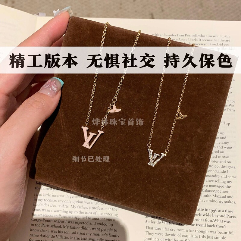 High-End Lv Enamel Letter Necklace, Fashionable and Versatile for Commuting, V-Gold Four-Leaf Clover Full Diamond Letter Monogram Necklace High-End Lv Enamel Letter Necklace, Fashionable and Versatile for Commuting, V-Gold Four-Leaf Clover Full Diamond Letter Monogram Necklace