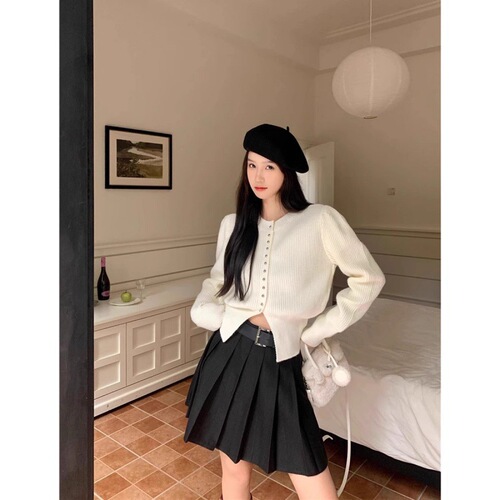 Korean style lazy single-breasted long-sleeved sweater women's autumn new fashionable loose design round-neck short cardigan