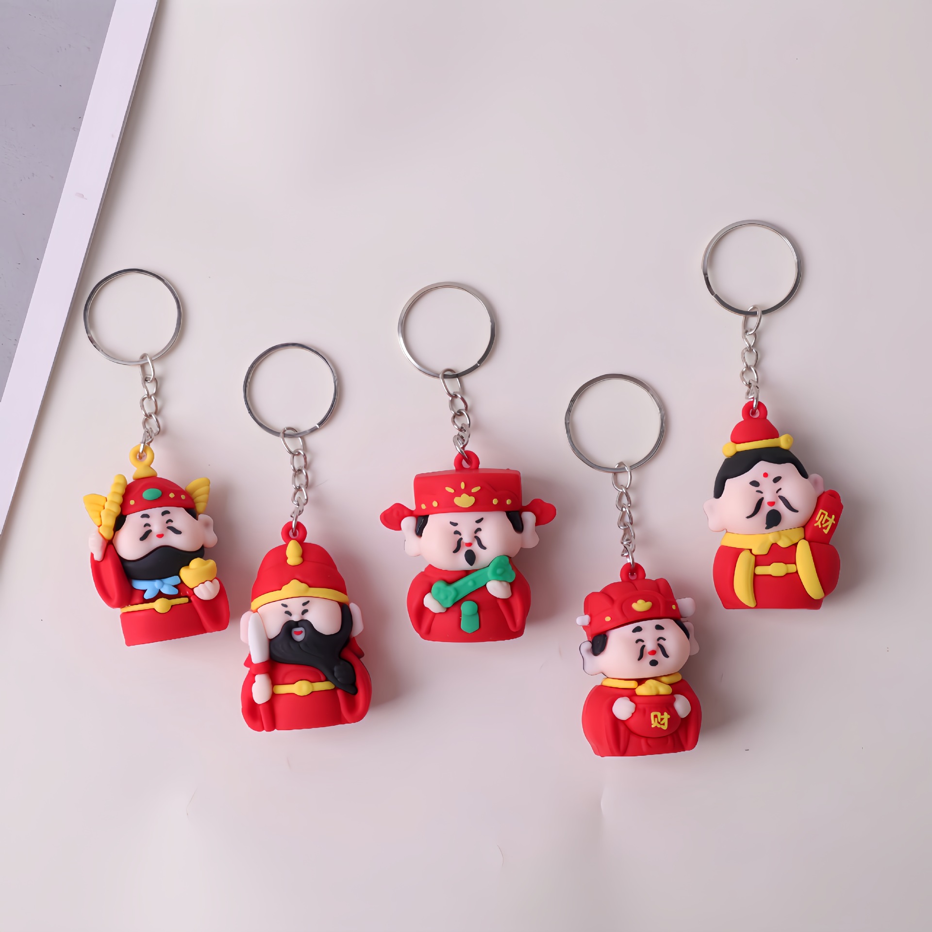 Nuevos cinco llaveros de Año Nuevo colgantes de muñecas de fortuna accesorios creativos bolsos escolares colgantes al por mayor