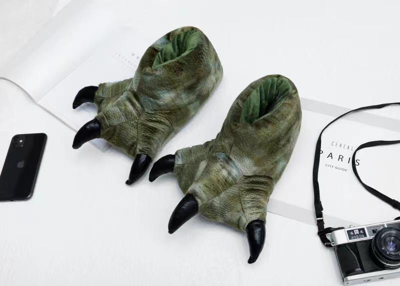 2023 Otoño e Invierno nuevos zapatos de garra de dibujos animados de terciopelo súper suave engrosada cómoda felpa de algodón zapatillas de gran tamaño zapatos