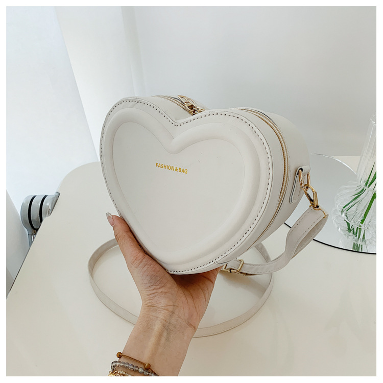 PU Leather Material Solid Color Pattern Women's Small Pu Leather Solid Color Fashion Heart-shaped Zipper Crossbody Bag
