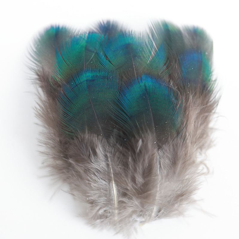 Fábrica al por mayor de bricolaje plumas pequeñas plumas naturales plumas de pollo salvaje plumas de pato jardín de infantes joyas hechas a mano gato divertido material de captura de sueños