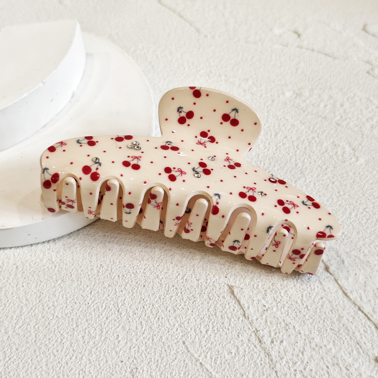 16g Weight Hair Claws Hair Accessories Type 1 Piece Quantity Daily, Street Occasion Acetic acid sheets Material Cherry, Flower Pattern All Seasons Season Women's Gender Cute, Simple Style Style Cute Simple Style Women's Cherry Flower Acetic Acid Sheets Hair Claws 1