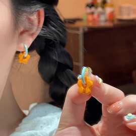 多巴胺撞色花朵耳圈女清新蓝橙滴油小花耳扣可爱元气少女耳饰批发
