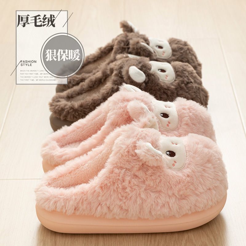 Hermosas zapatillas de algodón de oveja casera pareja de cabeza caliente antideslizante fondo grueso pisar mierda sensación de invierno peludo zapatillas