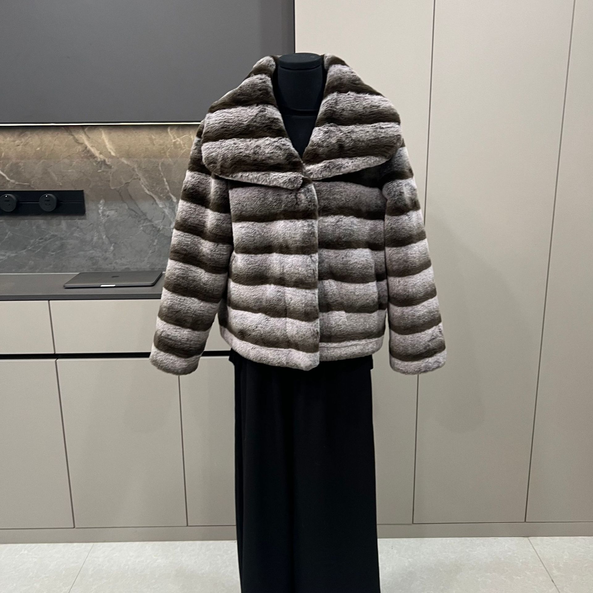 Trendy 2025 Blue-Purple Rex Rabbit Fur Winter Full Fur Chinchilla Blue Coat Women's Short New Style
