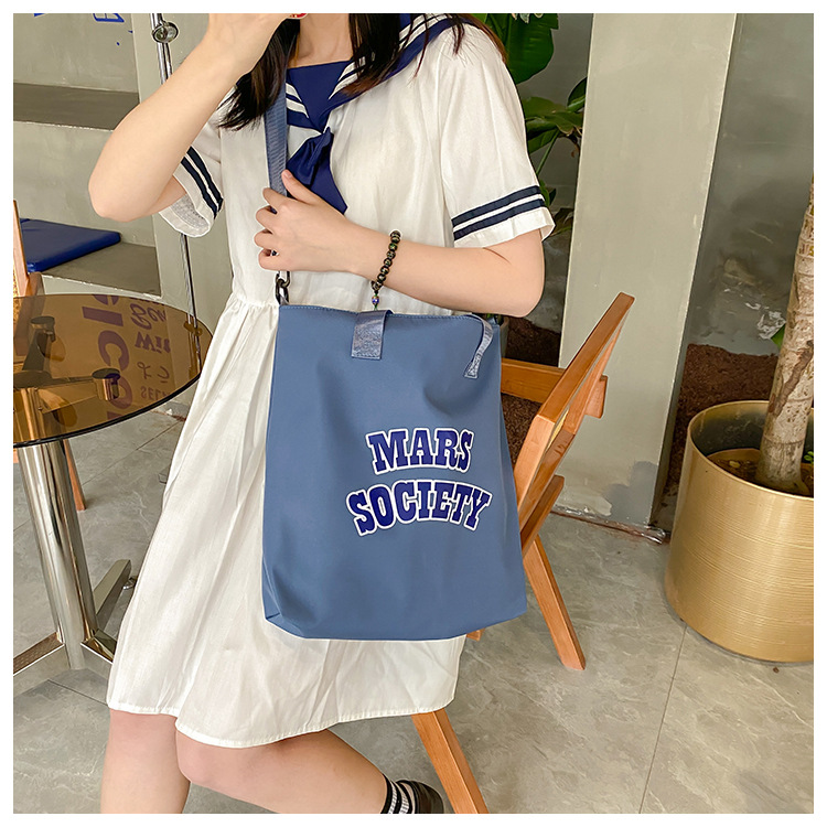 Canvas bag for women, single shoulder, ins crossbody, laid-back style, college student class bag, artistic Japanese style, large capacity, Hong Kong style, chic undefined