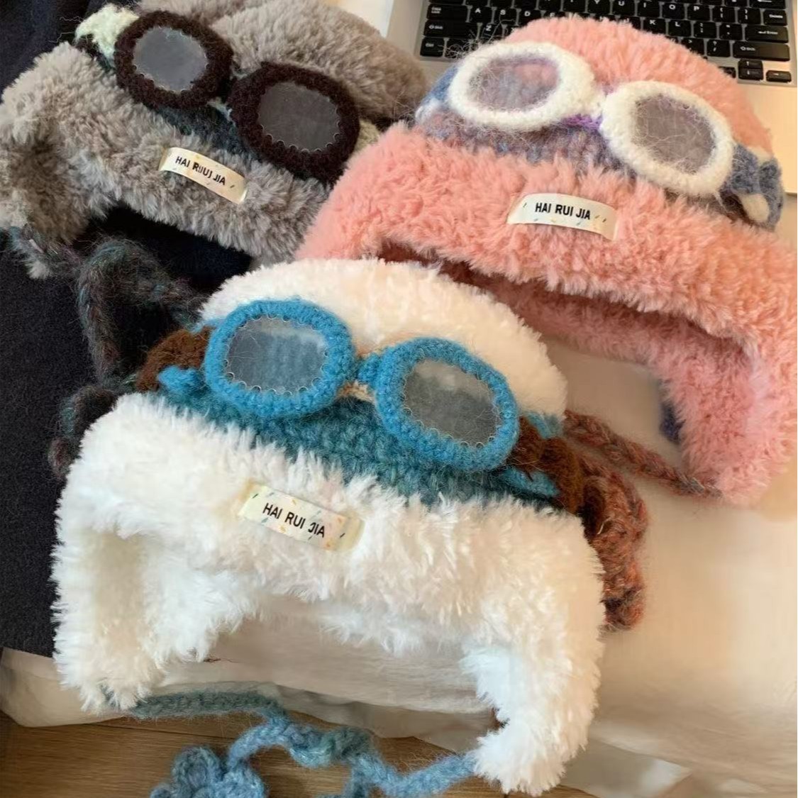 Autumn and winter thickened aviator hat for women, winter ear-protecting knitted plush hat, cold-proof and warm fleece-lined Lei Feng hat