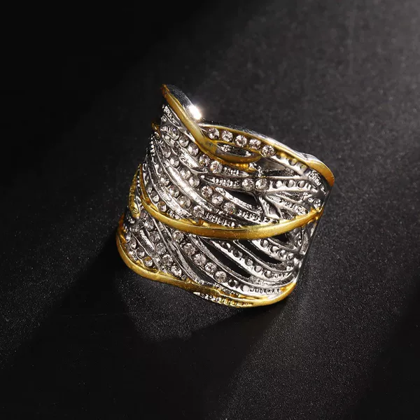 A fashionable Amazon cross-border Europe and the United States best selling explosive micro-inlaid zircon wound multi-layer gold two-color ring