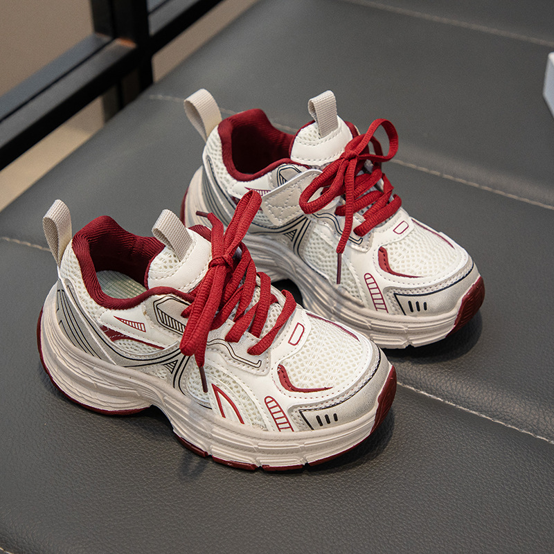 Zapatos de papá de moda para niñas 2025 primavera y otoño nuevos zapatos deportivos ligeros de malla para niños zapatos casuales de moda para niños