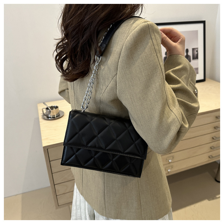The 2024 autumn new French niche design chain small square bag, a fashionable macaron color single-shoulder crossbody bag undefined