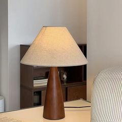 少女简约灯插电北欧床头台灯家用温馨台灯卧室中复古书桌客厅古风