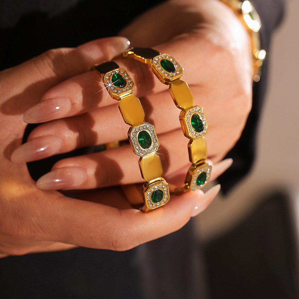 Titanium Steel Block Green Diamond Buckle Bracelet, Personalized, Light Luxury, Versatile, Temperament Bracelet_voghion.com