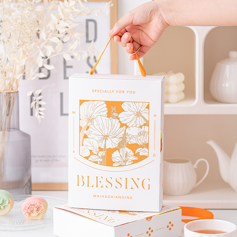 2022 New Bronzing 4-grain 6-grain Portable Flow Heart Moon Cake Packaging Gift Box Cantonese Egg Yolk Crisp Gift Box 2022 New Bronzing 4-grain 6-grain Portable Flow Heart Moon Cake Packaging Gift Box Cantonese Egg Yolk Crisp Gift Box