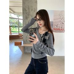 韓国系の灰色のストラップの肩の長袖のtシャツの女性の秋の高級感の修身はやせているファッションを現して底の短い上着を打ちます。