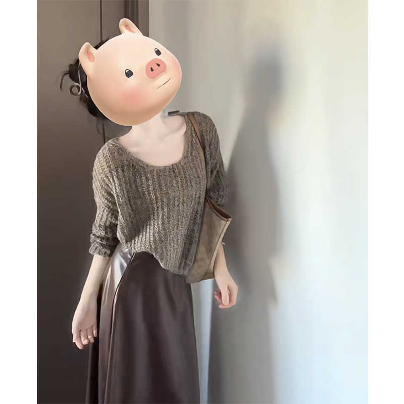 女性の小柄な怠惰感のスーツは秋の新型の大きいサイズの優しい風のニットのセーターの茶色の半身のスカートの2つのセットに入ります。|undefined