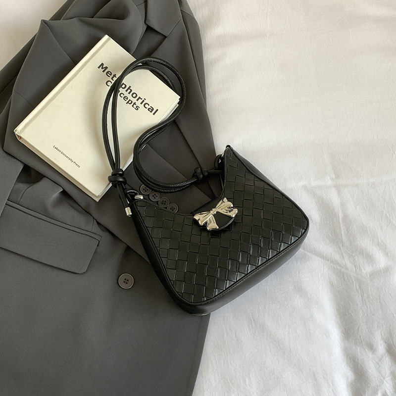 Bolsa de moda de tendencia bajo la axila para mujeres 2024 nicho de verano coreano de alta calidad tejido bolso de hombro casual bolso de brazo