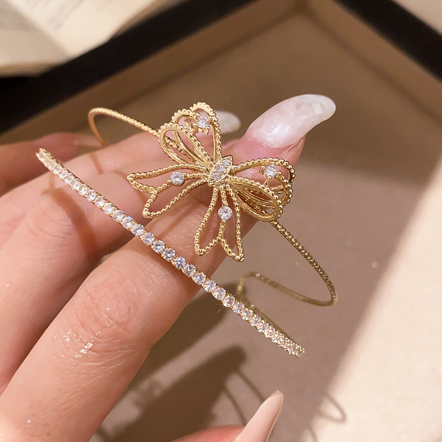 El temperamento francés arco de zircon pulsera de doble capa dulce ins pulsera de viento lujoso ligero de alto nivel sensación de joyas versátiles para mujeres