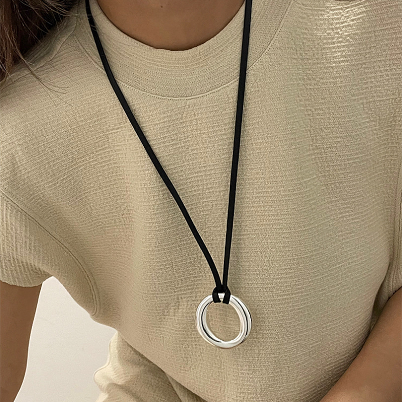 Collar colgante con cuentas de cuero artificial de estilo étnico, cadena de clavícula de diseño de nicho, collar retro simple largo