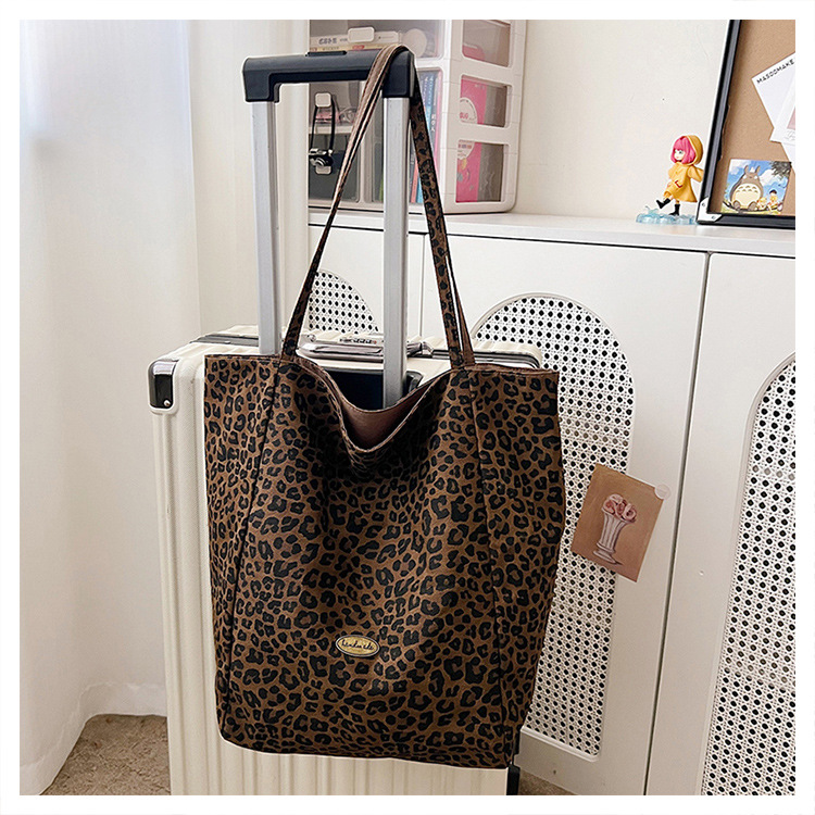 Doppelseitige Canvas-Tragetasche mit Leopardenmuster, große Kapazität, Damen-Umhängetasche im College-Stil, lässige Handtasche im City-Stil, Pendler-Tasche – Detail 20