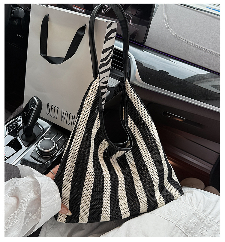 Korean summer new striped woven bag, casual vacation and laid-back style tote bag, hand and shoulder commuter tote bag full figure