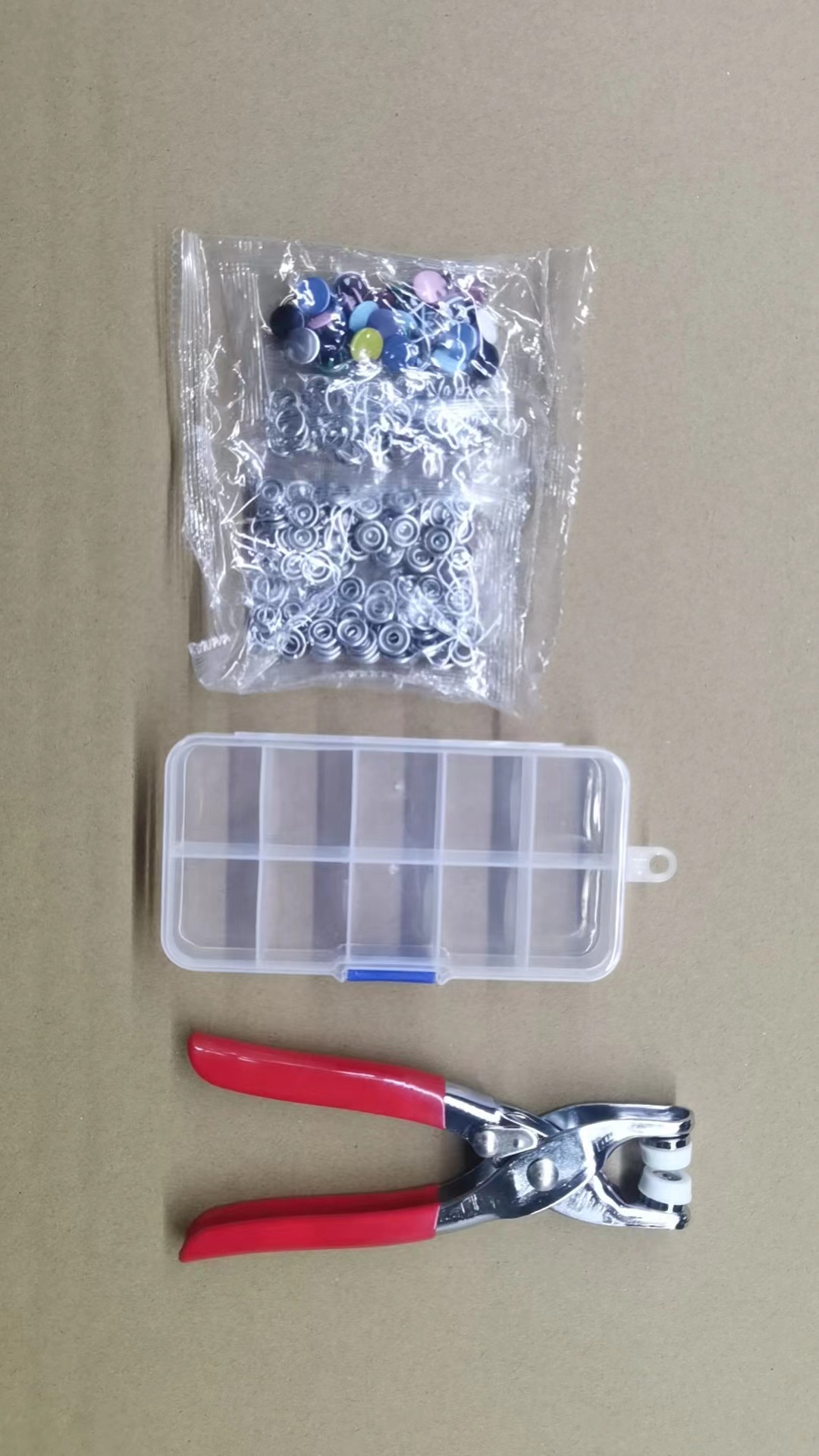 Alicates de metal + 50 sets de color sólido hebilla + caja