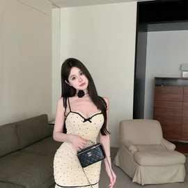 大码甜辣妹波点蕾丝吊带连衣裙女胖mm纯欲气质收腰包臀短裙