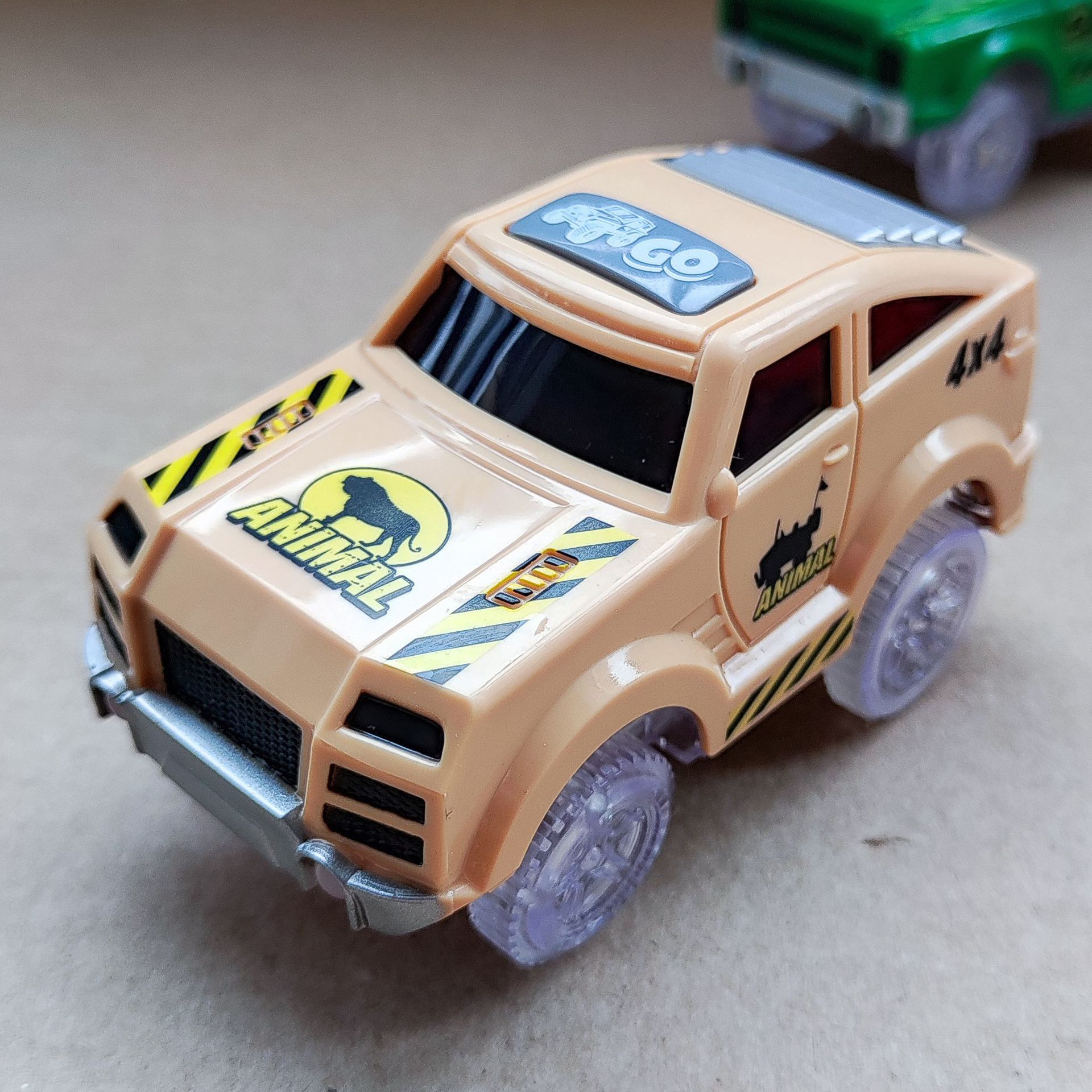 Eléctrico transparente 5-luz caramelo coche muñeca emisora de luz carril accesorios de juguete luz coche de policía ingeniería coche suministro transfronterizo