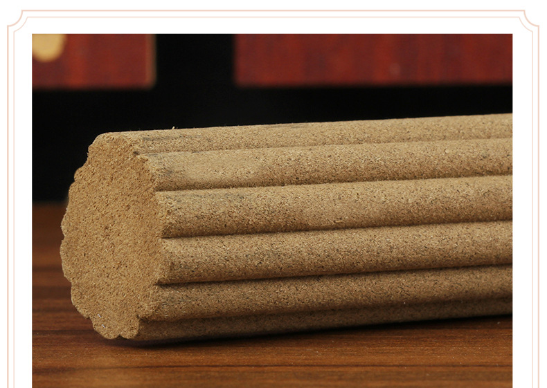 Plum Blossom Moxa Stick Ai Tiao 五年陈艾 Low-Smoke Handheld Moxibustion Bar for Warming Therapy in use