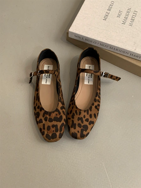 696-1 leopard print