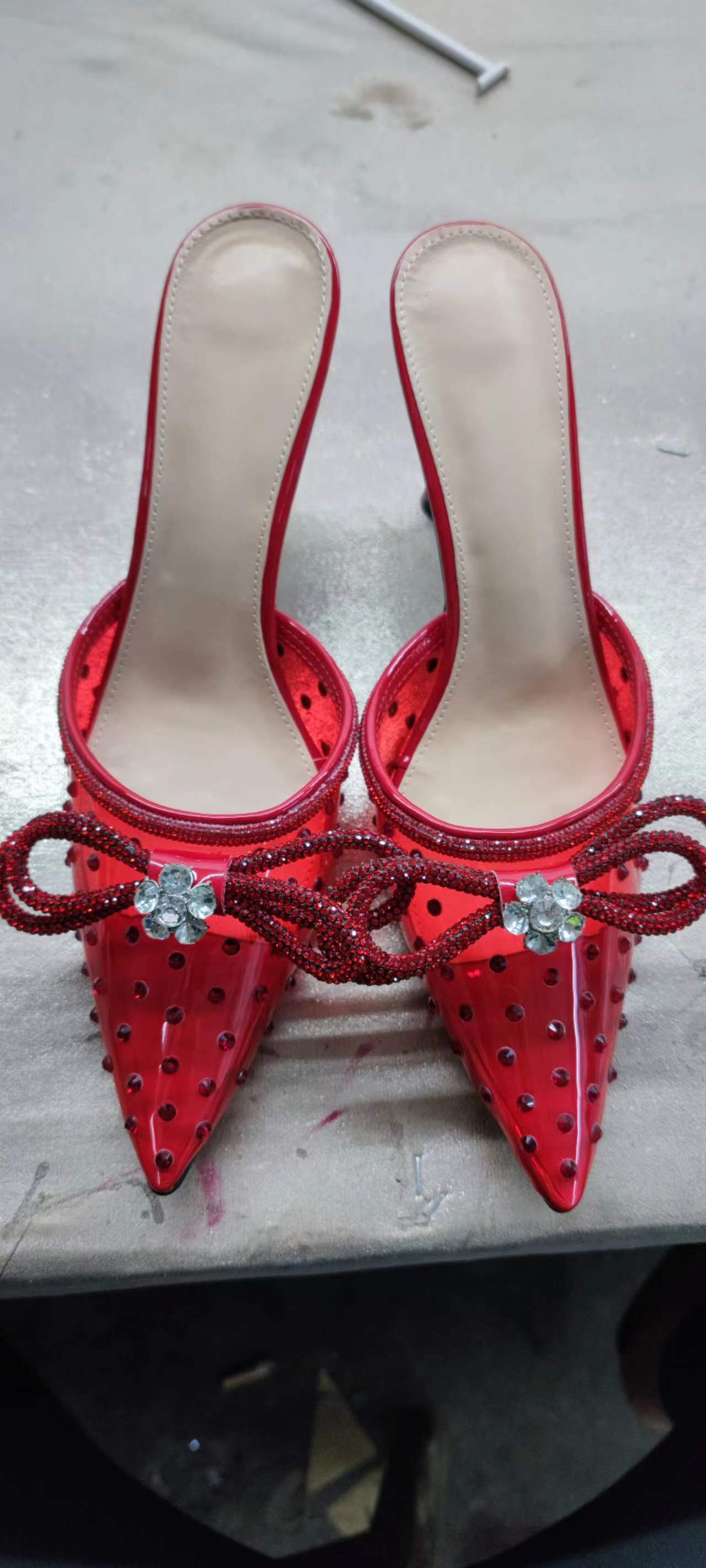 New rhine-diamond transparent high heel sandals women's fine heel pointed high heels with a line with a bun head_voghion.com