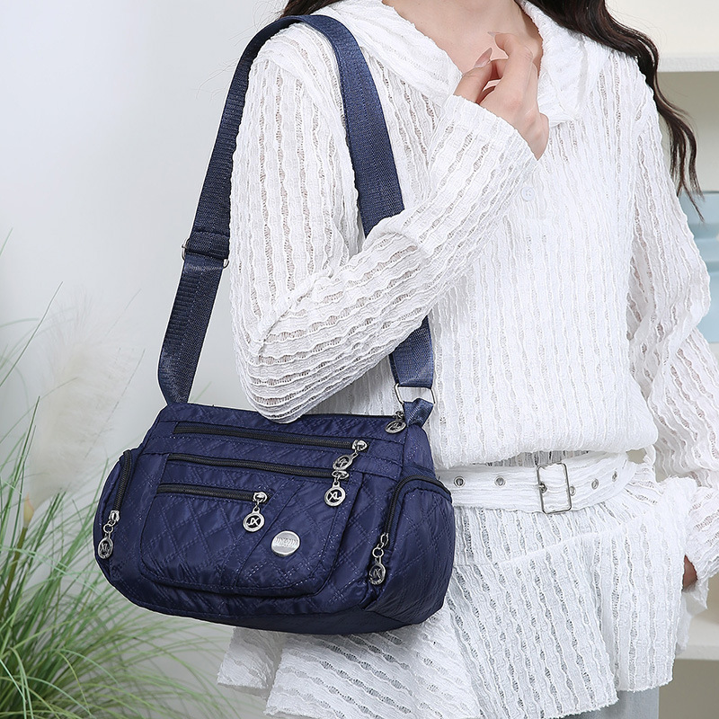 アウトドアレジャー多用途クロスボディバッグレディース大容量菱形刺繍シンプルショルダーバッグ三層収納中年女性バッグ|undefined