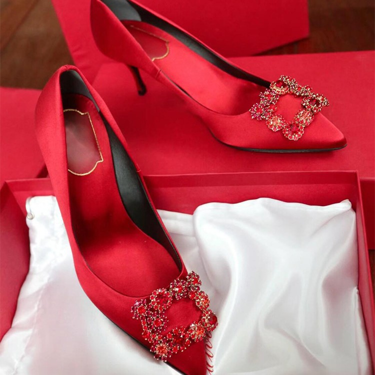Versión de piel de oveja ~ botón cuadrado de diamante de alta calidad zapatos de mujer de tacones altos de cuero simple zapatos de bodas de satén de tacones finas