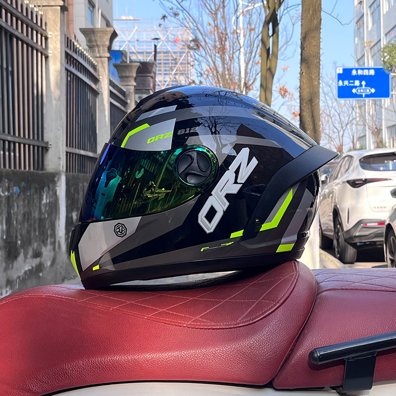 컬러 도금된 노란색 매체