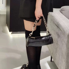 西太后同款手提笔筒包圆筒包女2025新款百搭斜挎包简约时尚枕头包