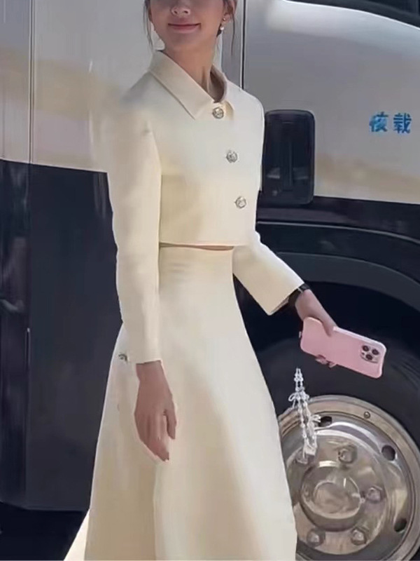在庫あり 趙露思と徐燕と同じスタイルの高級ホワイトフレグランス風スーツドレス レディースショートジャケットとスカートのツーピースセット|undefined