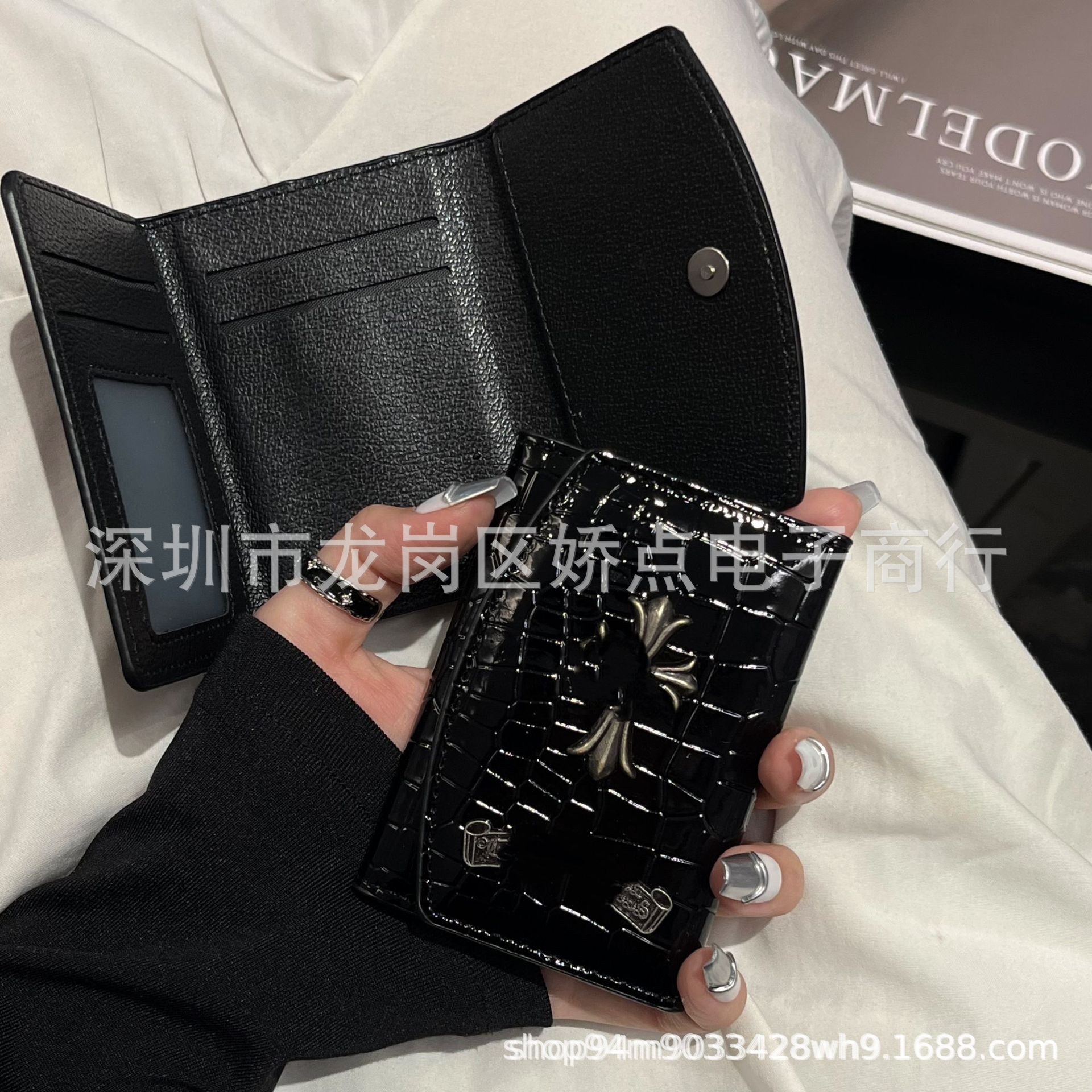 70% off 악어무늬 크로스 가로 메탈바 카드홀더
