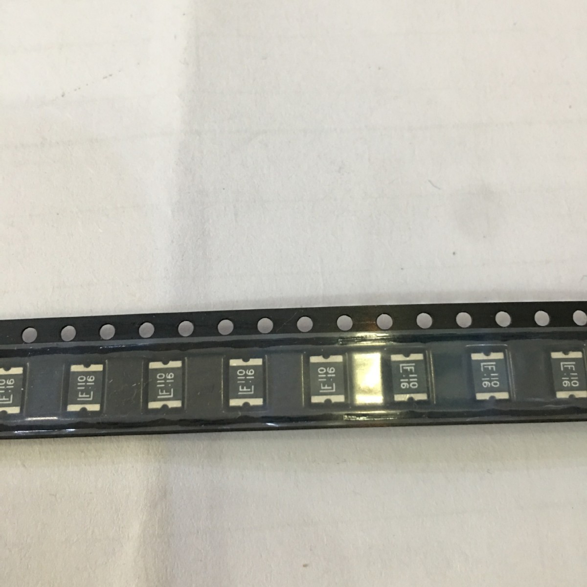 贴片保险丝1812L110/16DR，1.1A/16V 力特 丝印LF110/16现货20+