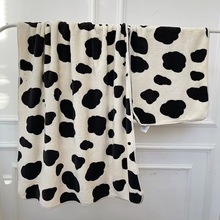 珊瑚绒毛巾浴巾柔软奶牛网红款套巾居家日用批发情侣礼品套装浴巾