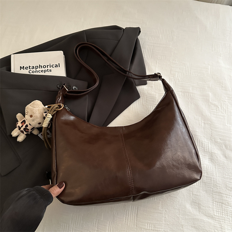 Bolsos de brazo de nicho coreano para mujeres invierno 2024 nuevo bolso retrógrado de gran capacidad, bolso de moda versátil.